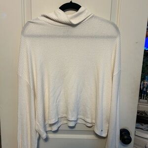 Hollister Mockneck